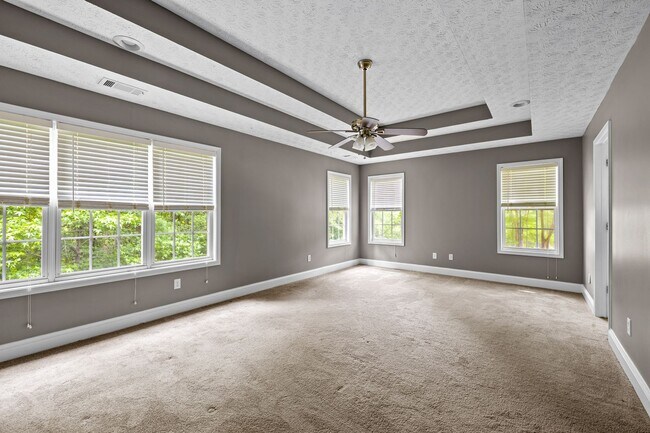 Building Photo - 4BR Home with Screened Porch Walkable to Downtown Senoia