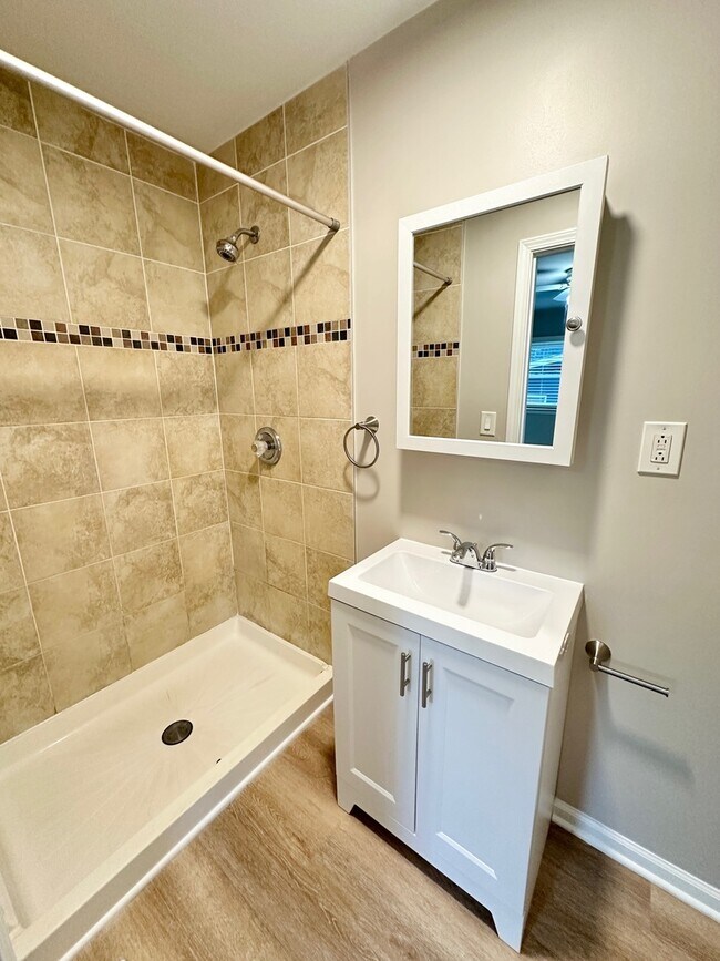 Building Photo - 3003 Killarney Dr