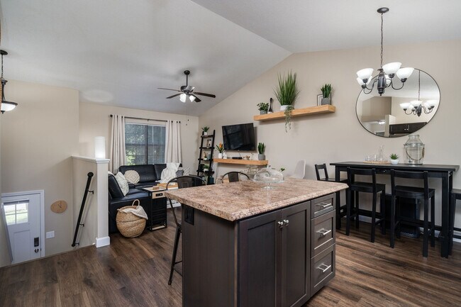 Building Photo - 112 Kings Mountain Ct