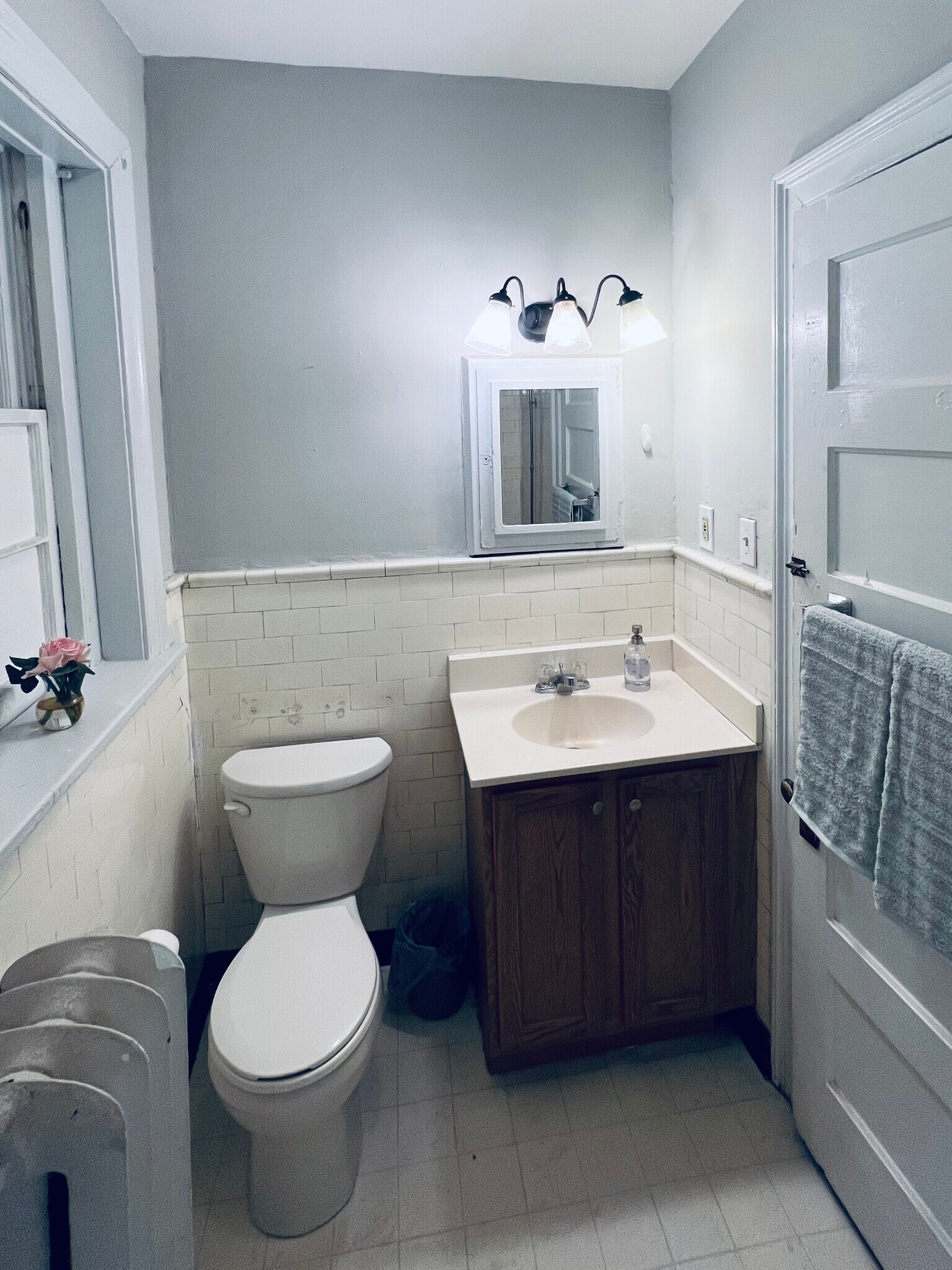 Another angle of the Bathroom - 1130 W Grace St