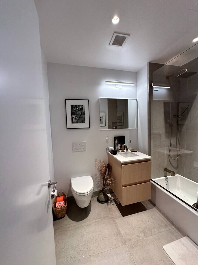 Building Photo - 189 Conover St