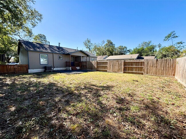 Building Photo - 406 McPhail St