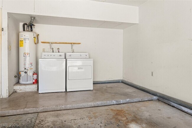 Building Photo - 6951 Wedgewood Way