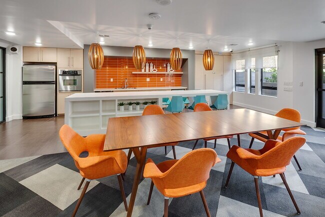 Building Photo - 5600 Wilshire