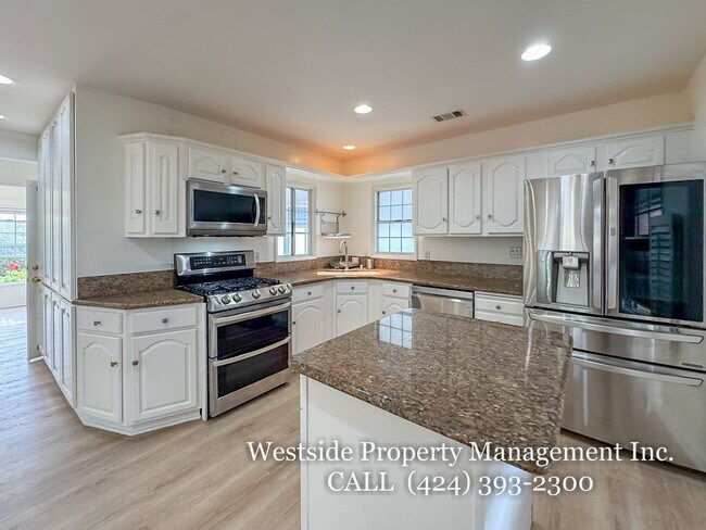 Building Photo - 8120 Glider Ave