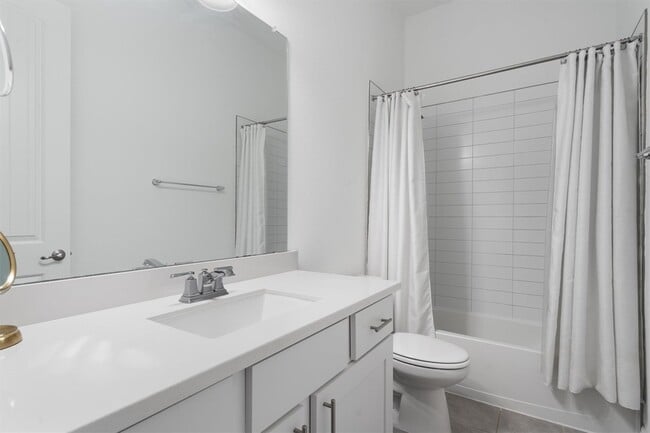 Building Photo - 504 Pulitzer Dr