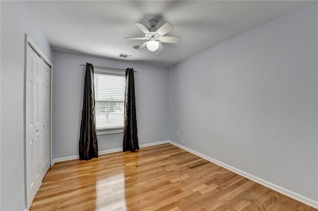 Building Photo - 2455 Kirkstone Dr