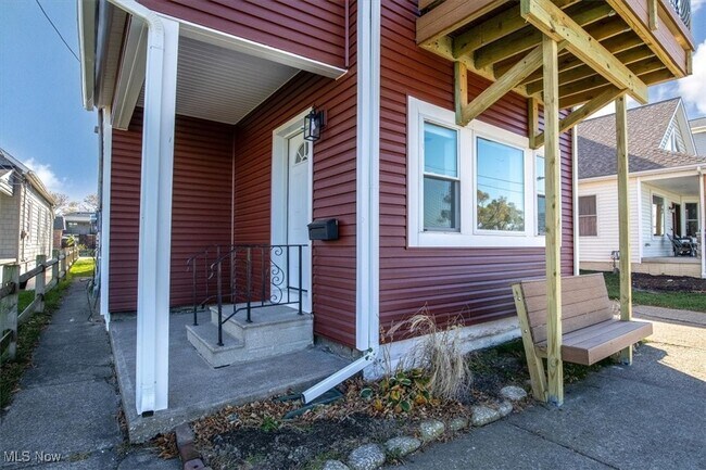 Building Photo - 150 Lakeside Ave