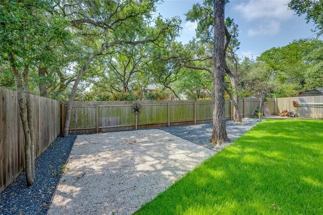 Building Photo - 8621 Neider Dr