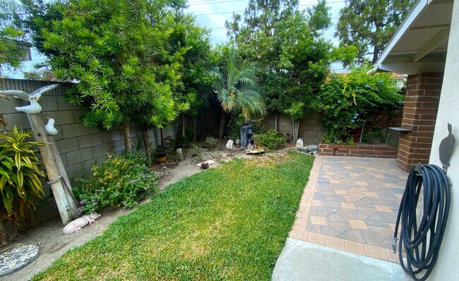 Building Photo - 17505 Kensington Cir