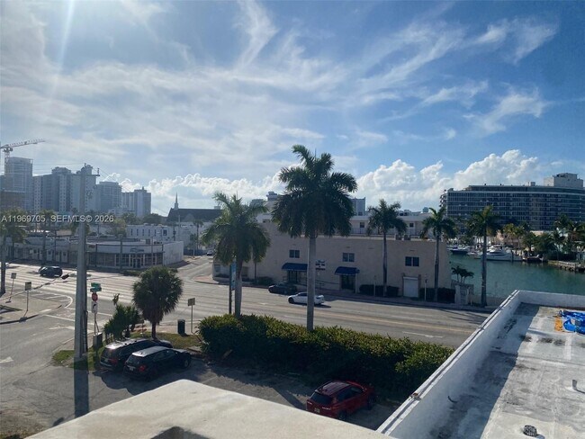 Building Photo - 7118 Bonita Dr