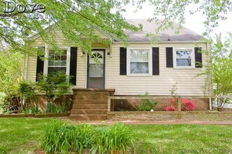 Building Photo - Special: 2BR, 1BA duplex $300 off for a lease starting 3/1/26 or sooner. (Do not apply without sp...