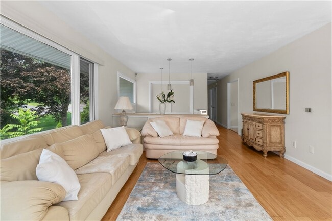 Building Photo - 137 Honness Ln