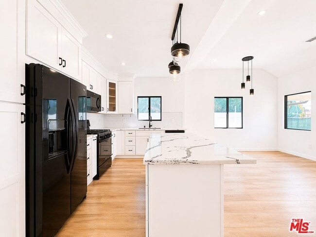 Building Photo - 818 N Genesee Ave