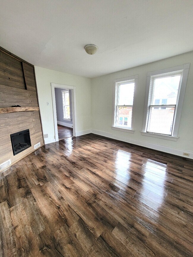 Building Photo - 1024 S 4th Ave