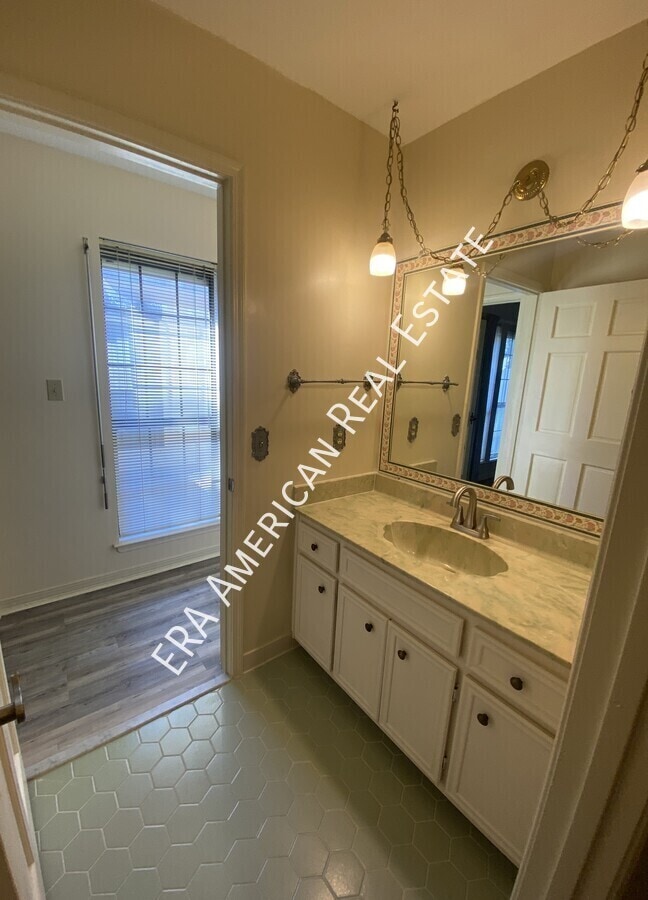 Building Photo - 925 Holbrook Cir