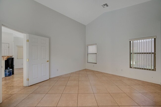 Building Photo - 121 Chatara Way