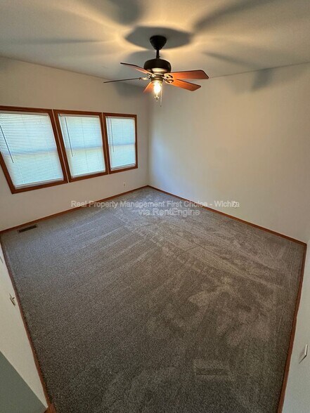 Building Photo - 2448 E Aloma St