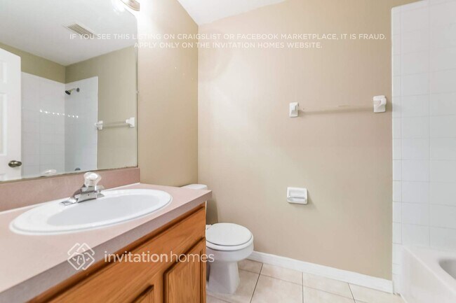 Building Photo - 11801 Acorn Woods Terrace