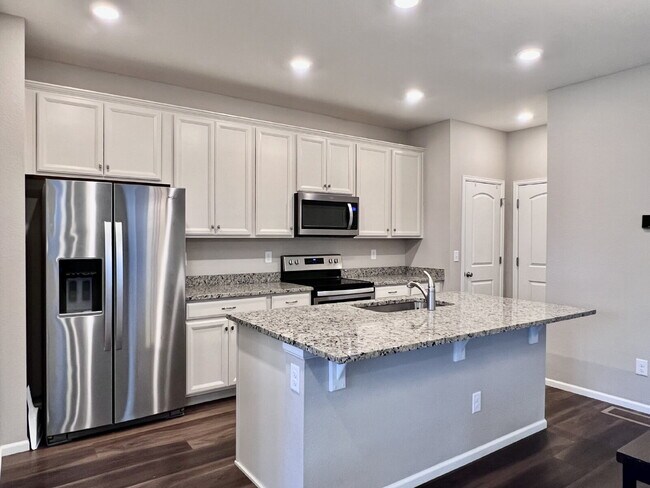 Building Photo - Beautifully Maintained 4BR/3.5BA Townhome with Finished Basement in Prime Aurora Location w/2-Car...