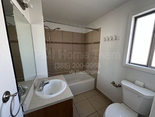 Building Photo - 1122 N 1500 W