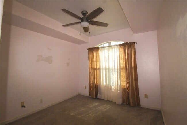 Building Photo - 3827 Dogwood Tr