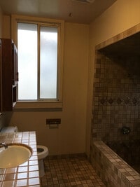 Building Photo - 215 Blackburn St