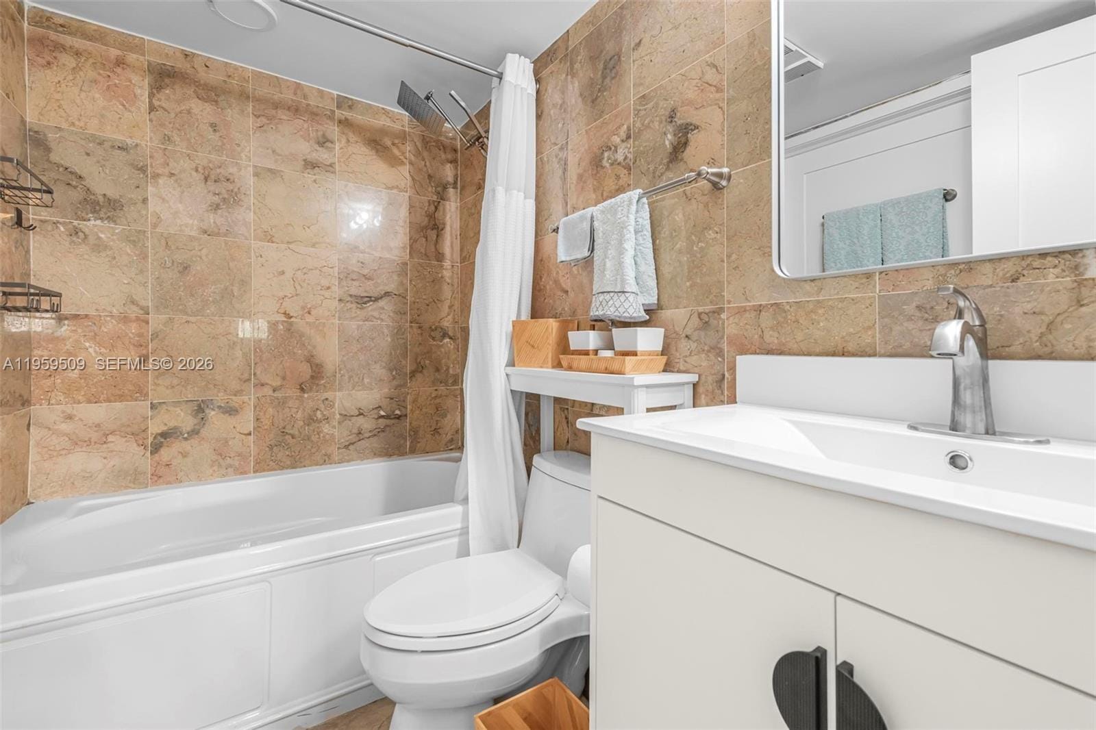 Building Photo - 540 Brickell Key Dr