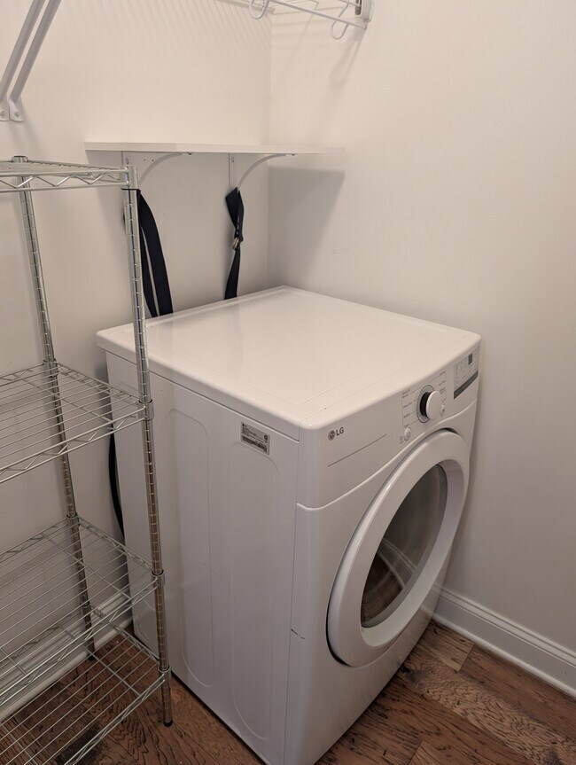 Building Photo - 6 Maxim Ct