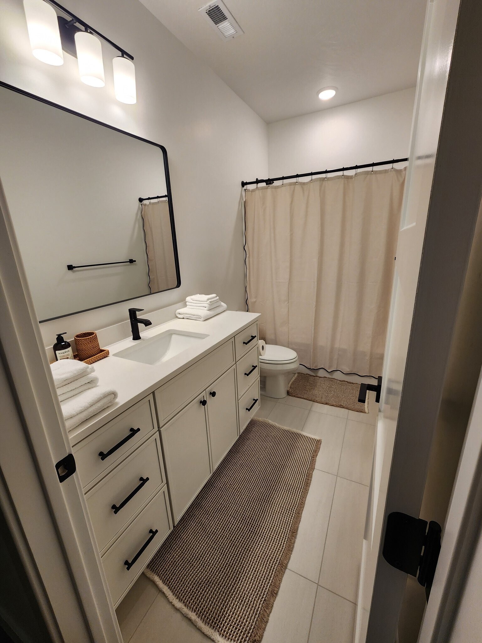 Building Photo - 2218 380 S