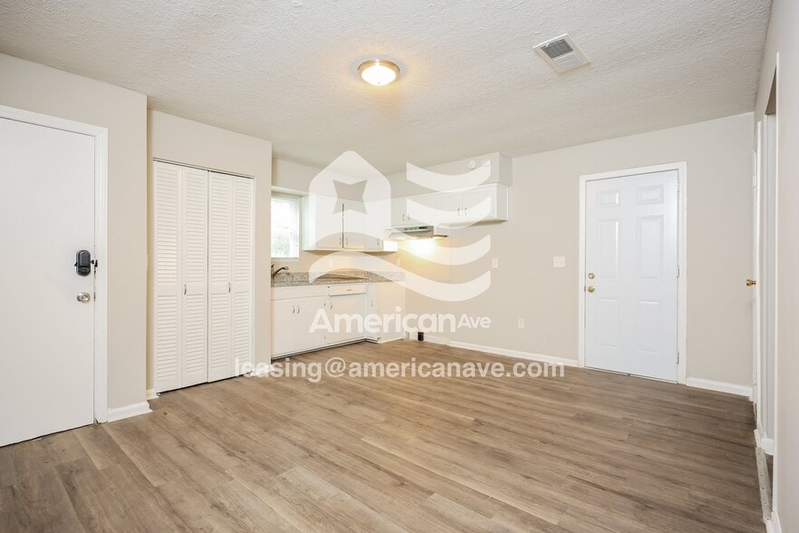 Building Photo - 1439 Chalbena Ave