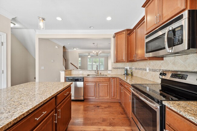 Building Photo - 1359 Town Home Dr