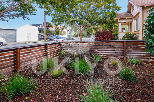 Building Photo - 891 57th St