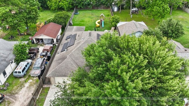 Building Photo - 631 Apache St