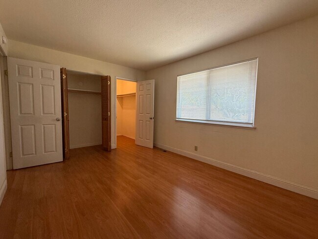 Building Photo - Bright 2-bedroom, 1-bath Townhouse-style Condo in San Jose