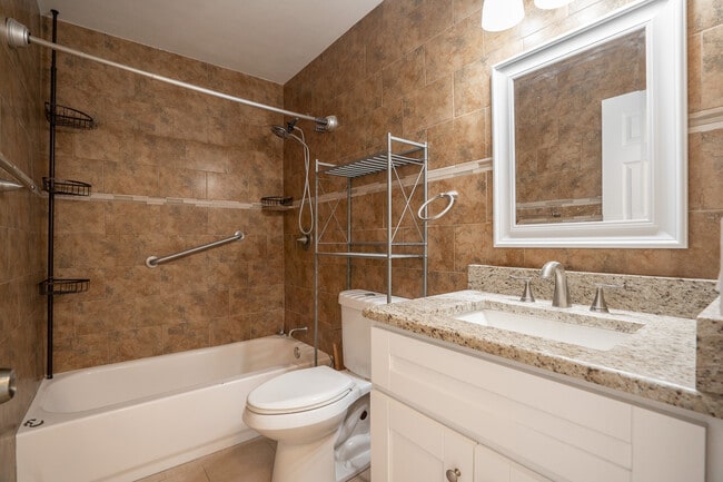 Building Photo - 2173 W Vina Del Mar Blvd