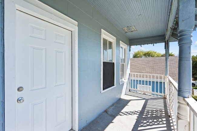 Building Photo - 4020 Avenue O 1/2