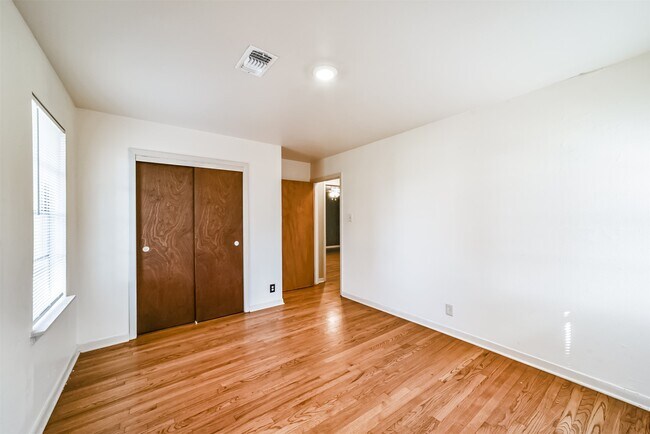 Building Photo - 610 S Belknap St