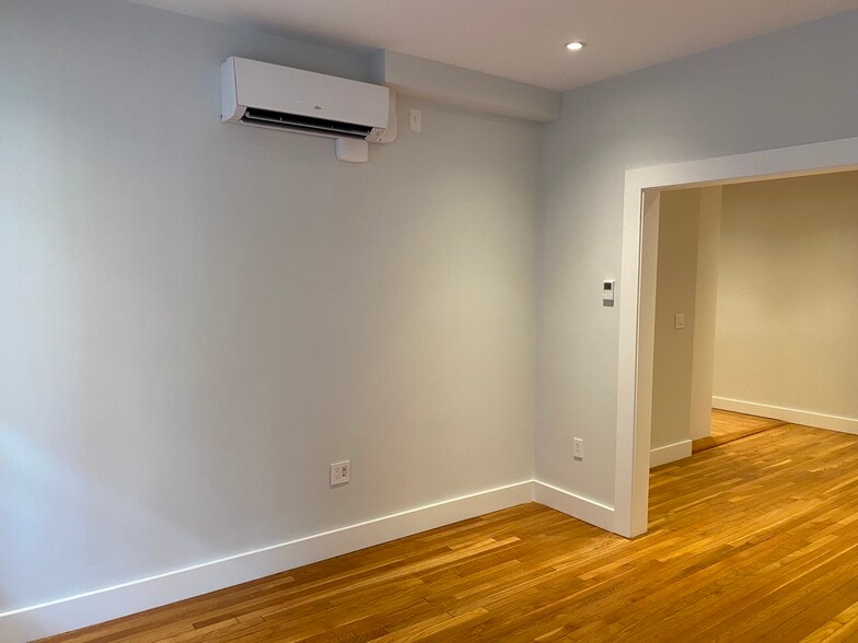 Building Photo - 18 Forest St