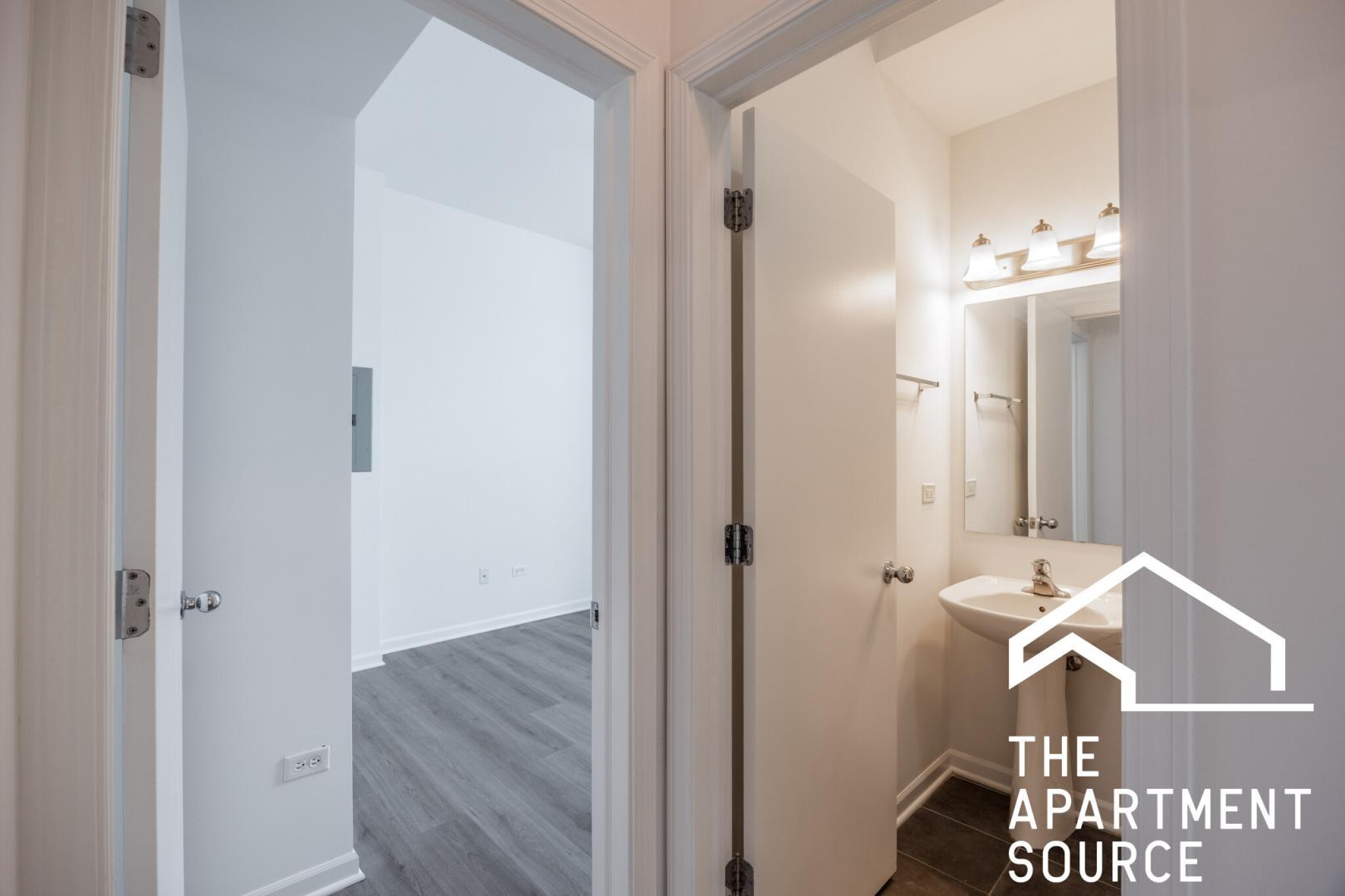 Building Photo - 2020 S Throop St