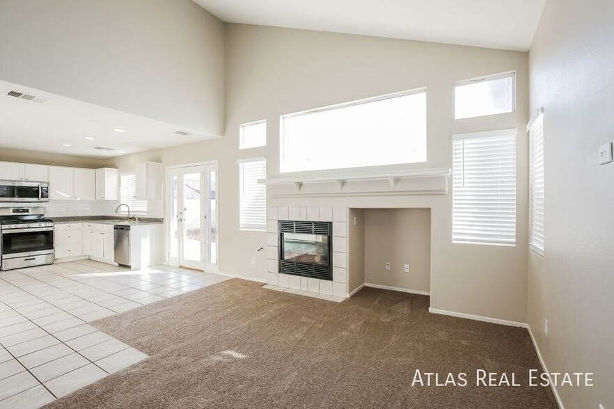 Building Photo - 4367 Sunrise Shores Ave