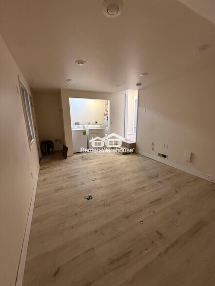 Building Photo - 318 E Oakland Ave