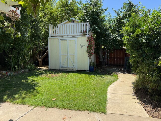 Building Photo - 2940 Candido Dr