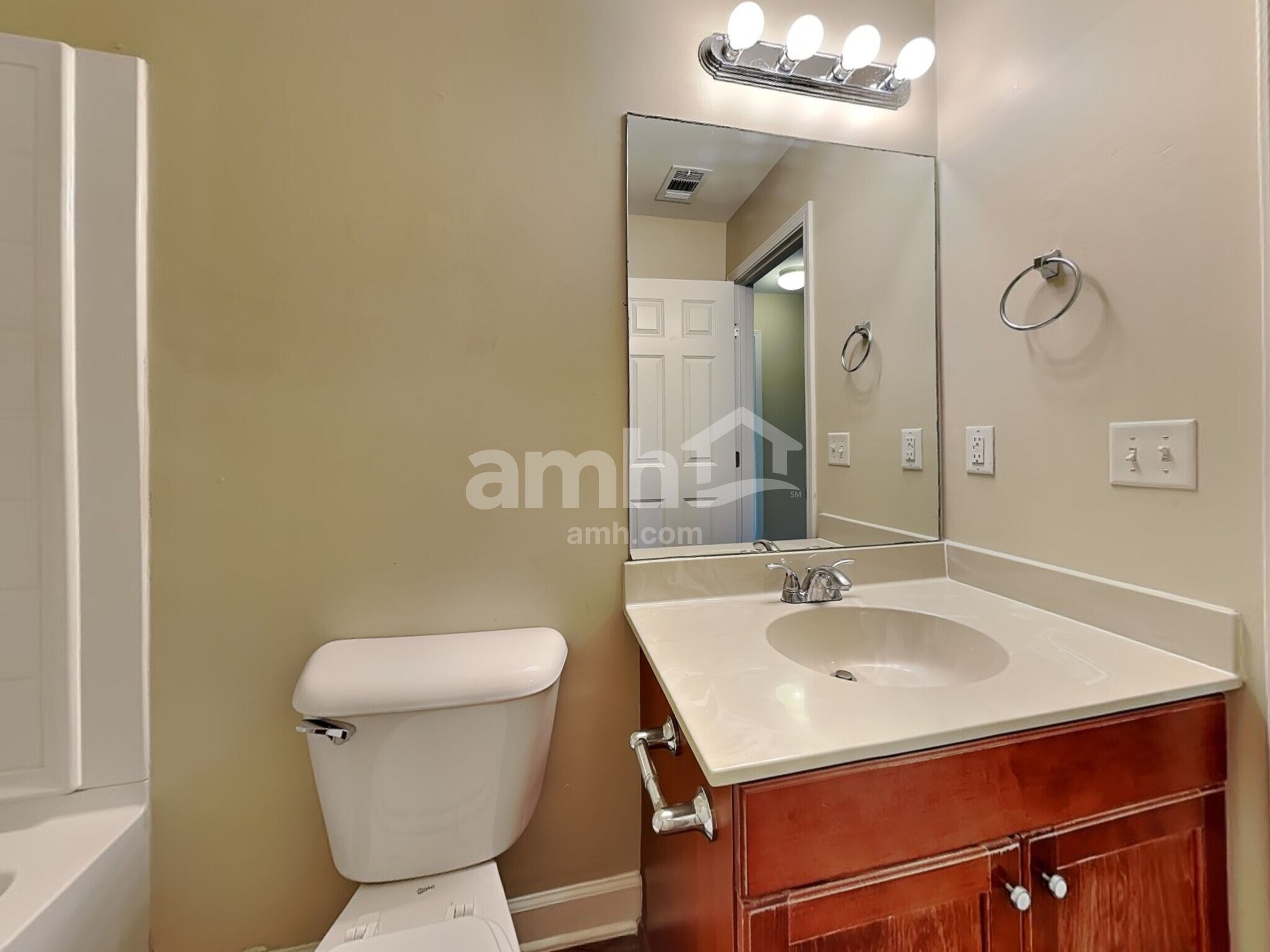 Building Photo - 132 Pine View Xing