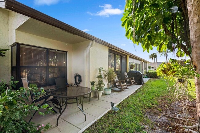 Building Photo - 7581 English Ct