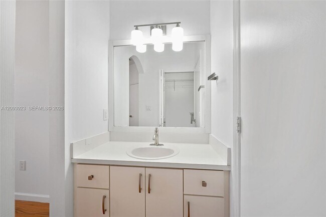 Building Photo - 642 SW 106th Ave