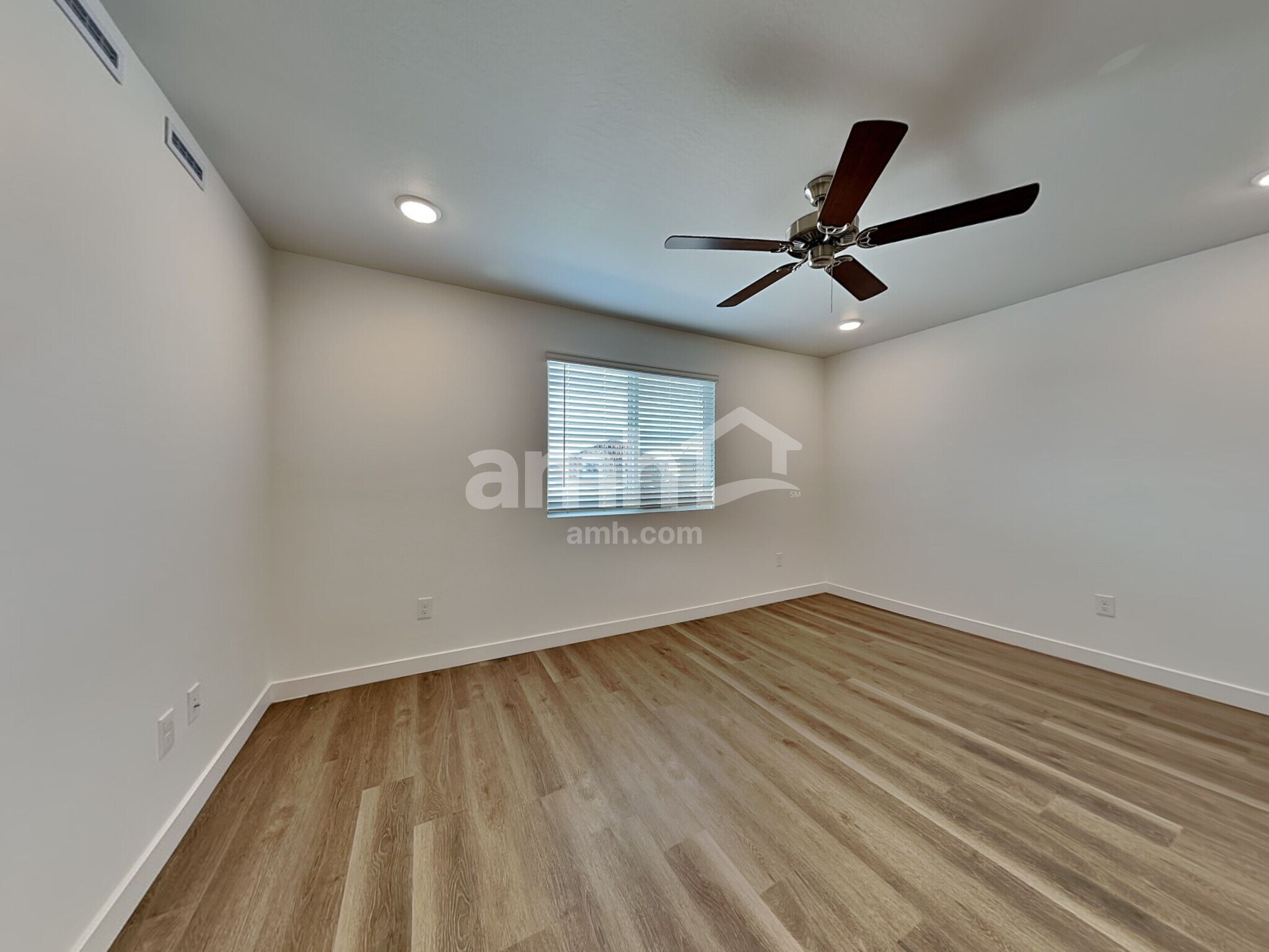 Building Photo - 9740 W Parkway Dr