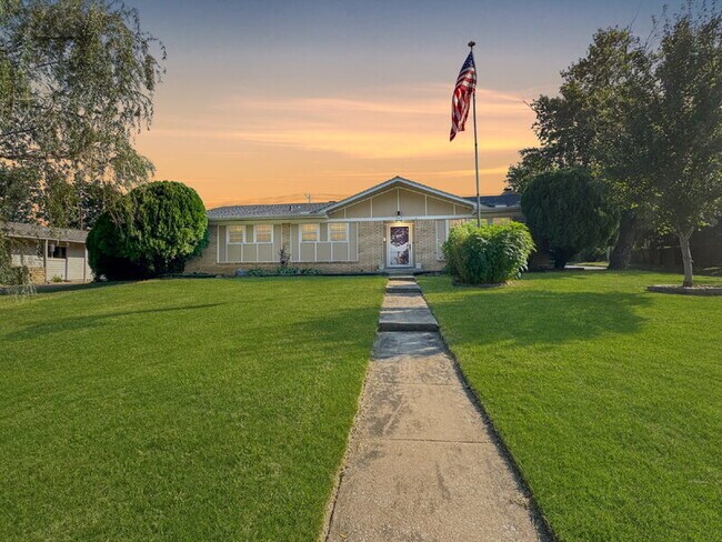 Primary Photo - 5902 E 25th Pl