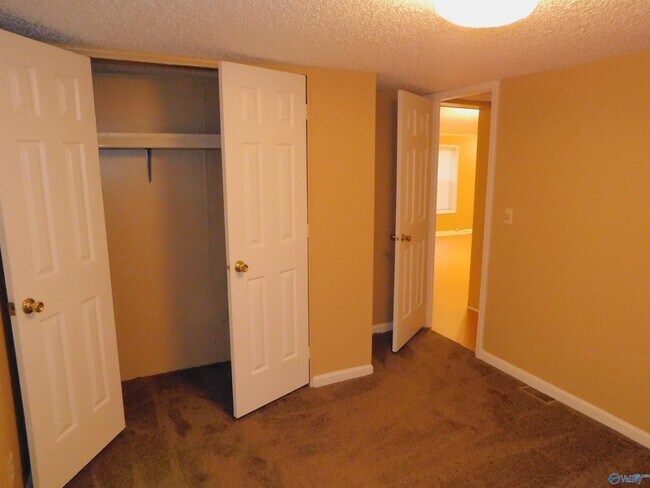 Building Photo - 498 Berry Hollow Rd