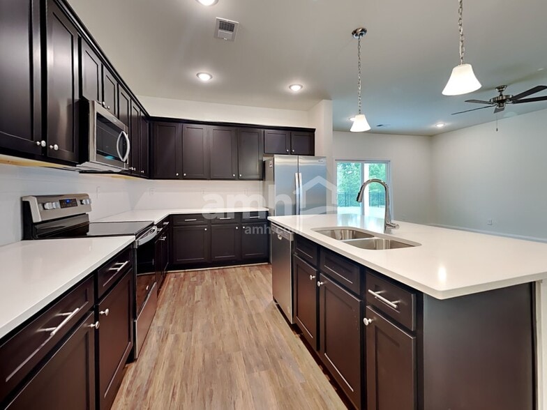 Building Photo - 189 Willow Ln